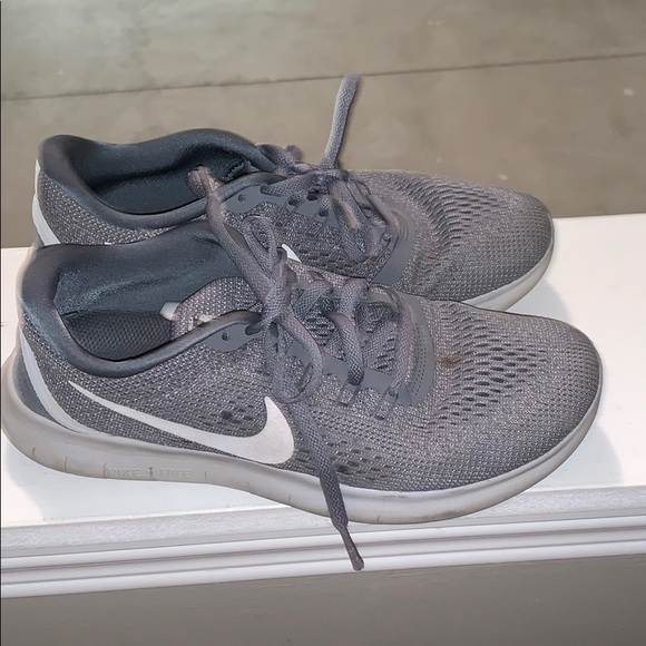 Nike Free Runs - Picture 2 of 4